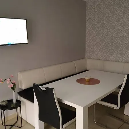 Near Tradefair And 8 Min. Appartement