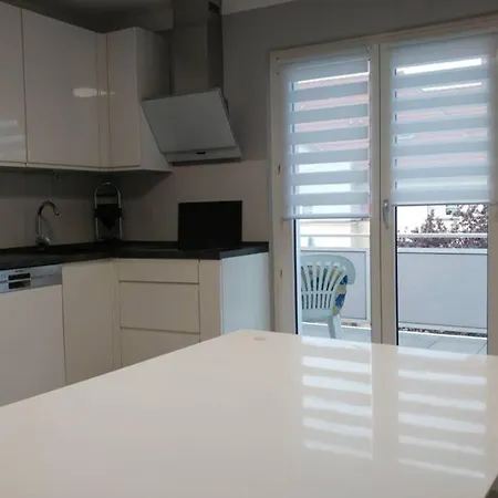 Near Tradefair And 8 Min. Apartment